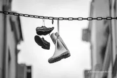 Nantes-old-shoes-hanging-